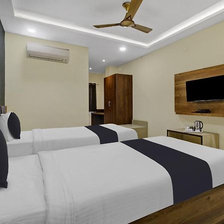 Collection O Hotel Swagath Pride Mancherāl Esterno foto