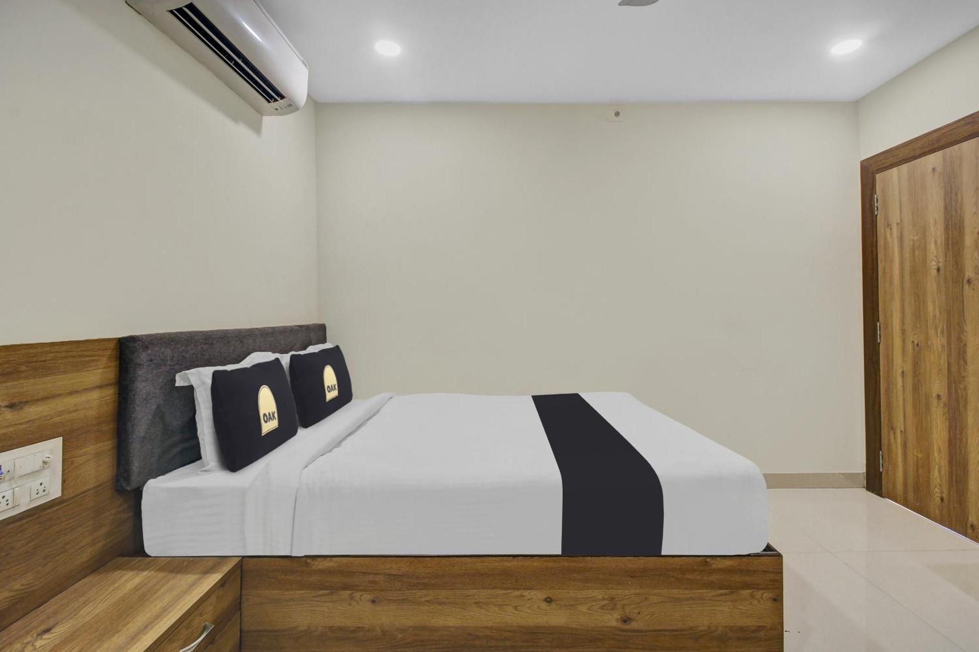 Collection O Hotel Swagath Pride Mancherāl Esterno foto