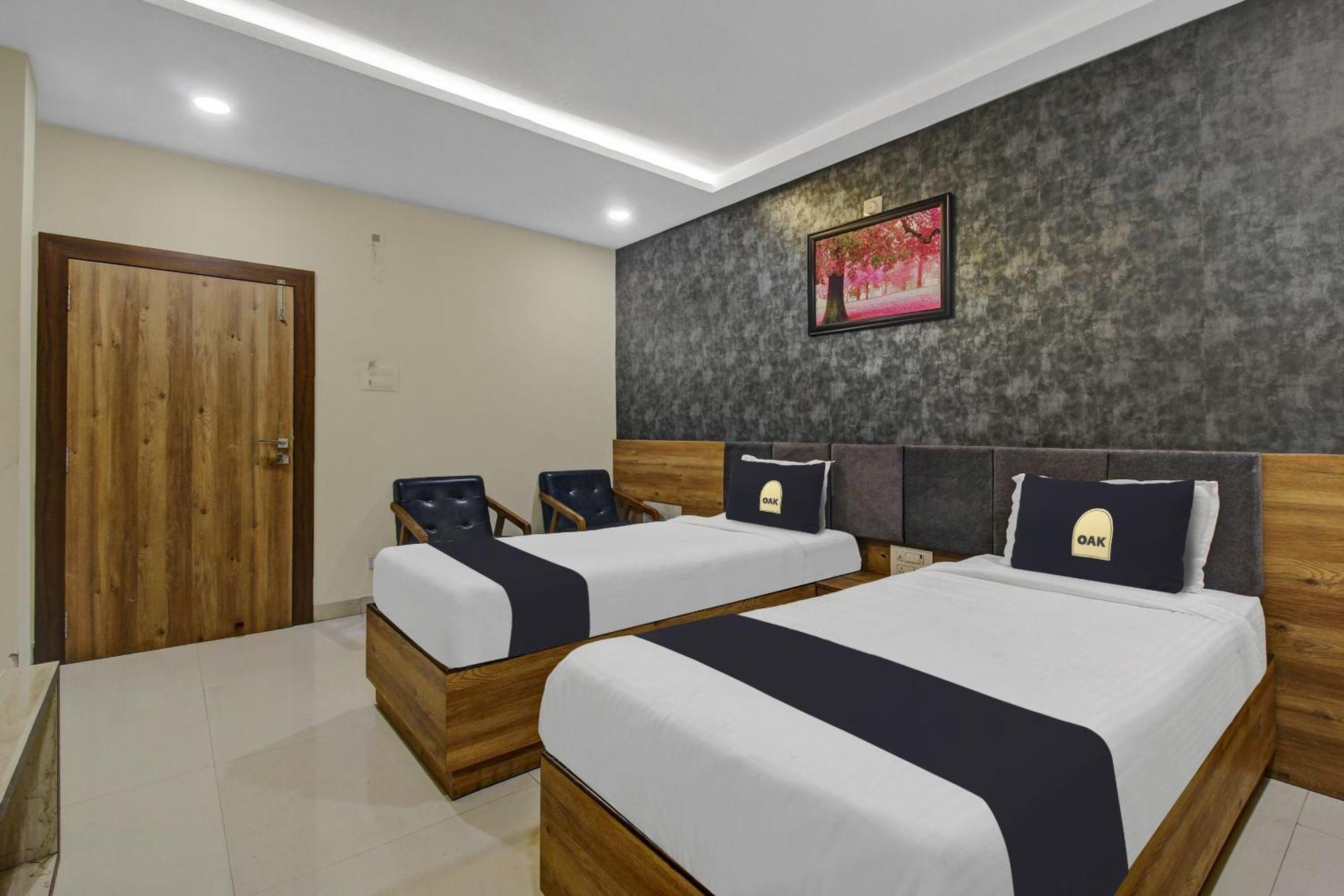 Collection O Hotel Swagath Pride Mancherāl Esterno foto