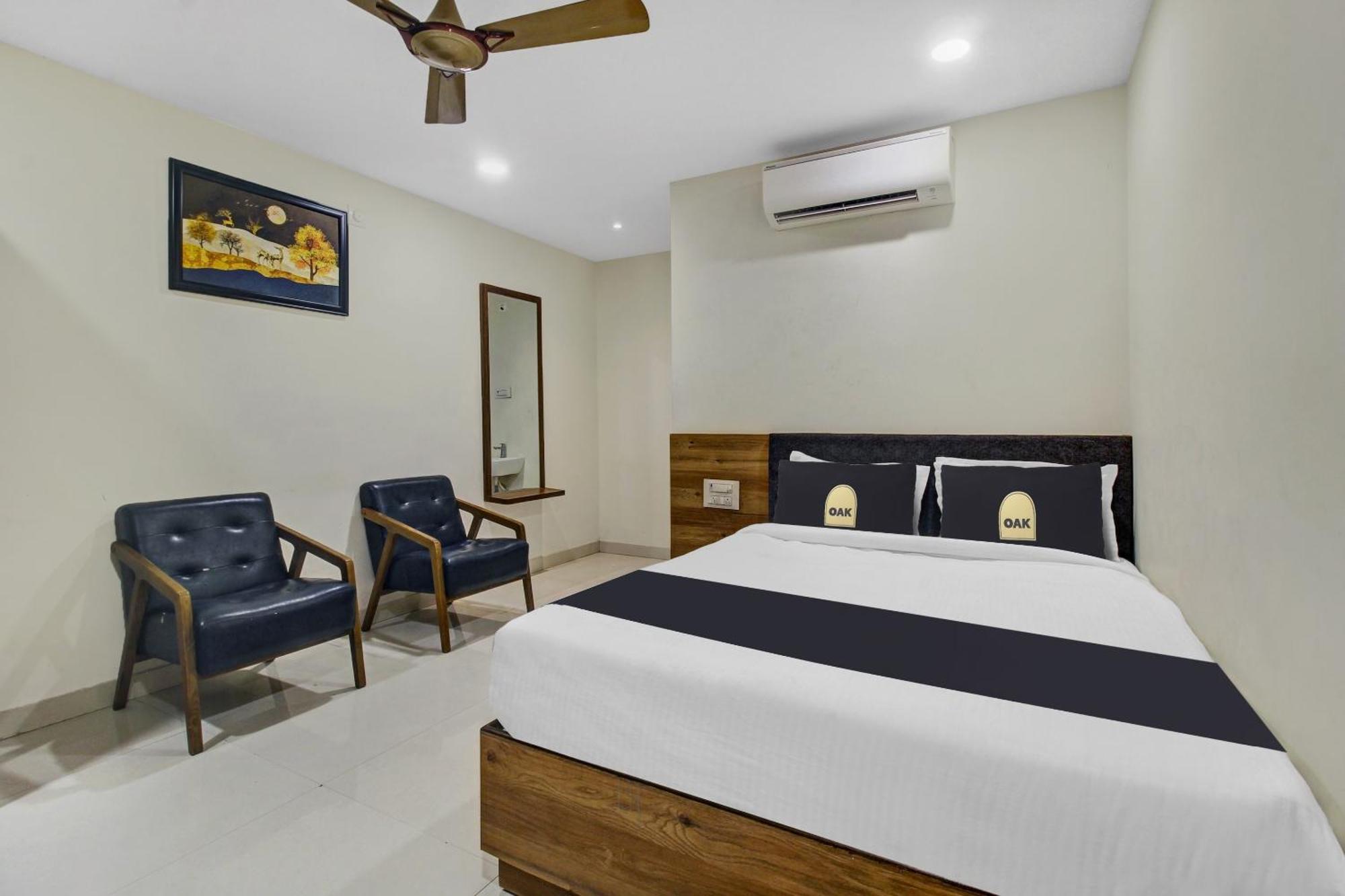 Collection O Hotel Swagath Pride Mancherāl Esterno foto