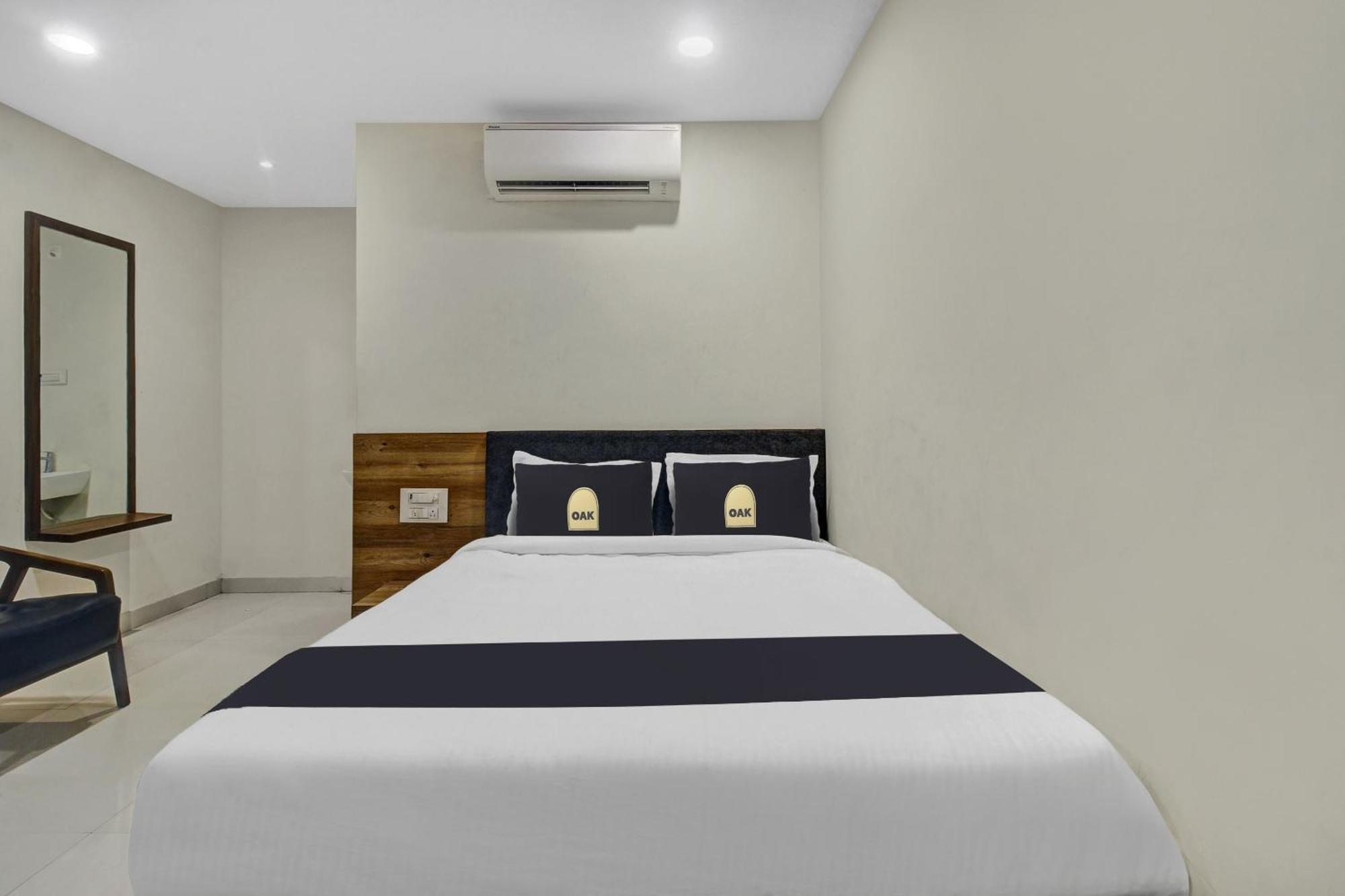 Collection O Hotel Swagath Pride Mancherāl Esterno foto