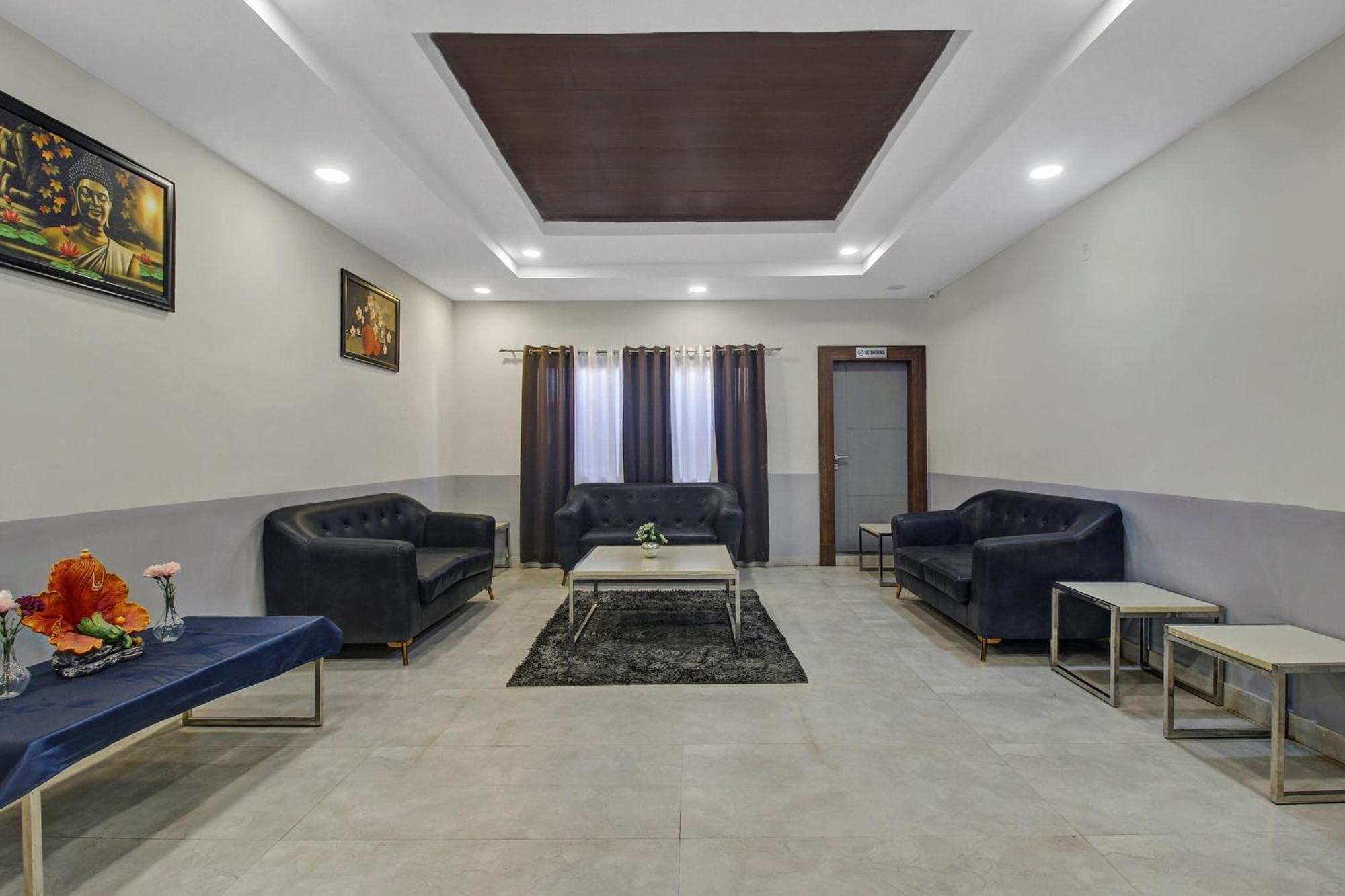 Collection O Hotel Swagath Pride Mancherāl Esterno foto