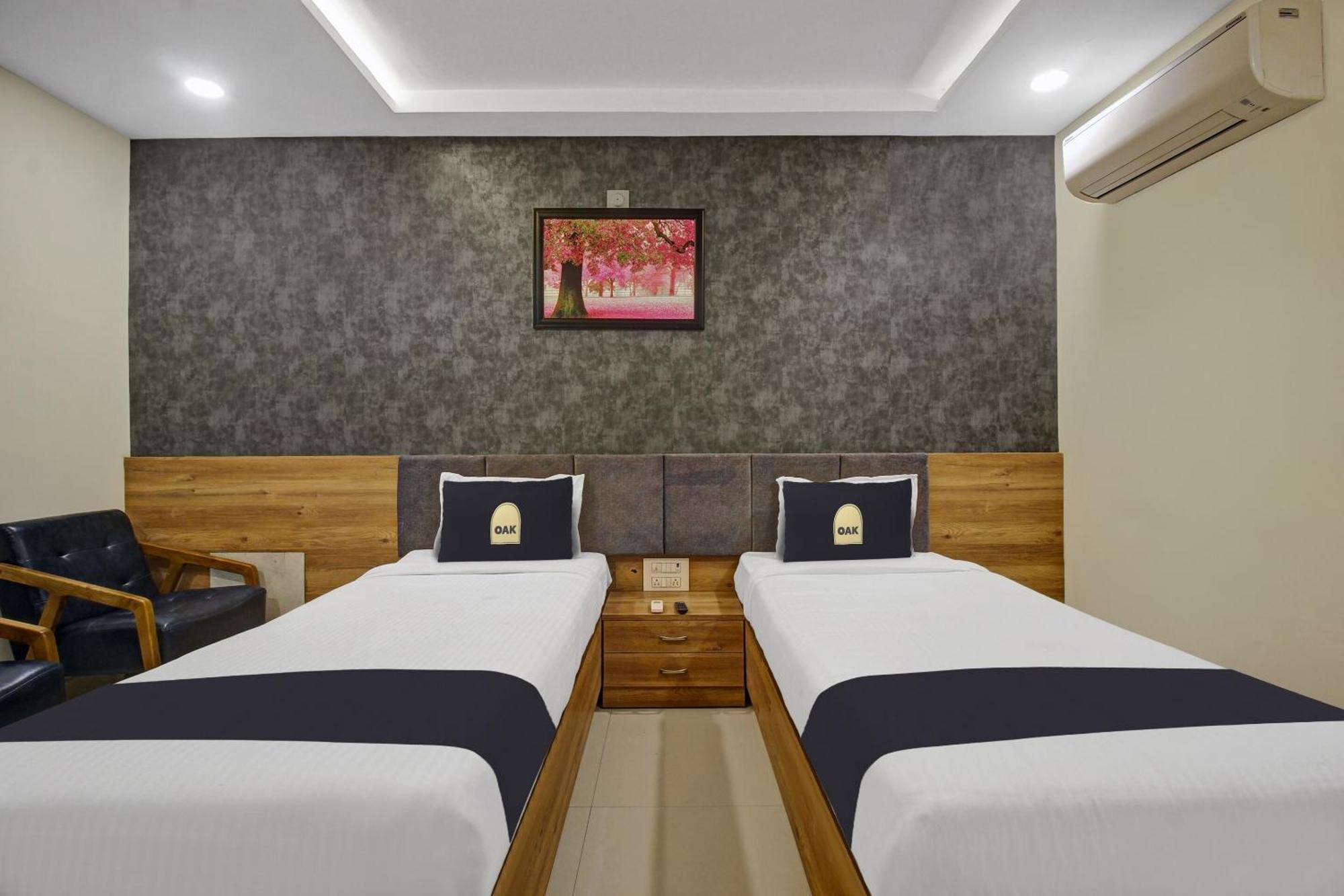Collection O Hotel Swagath Pride Mancherāl Esterno foto