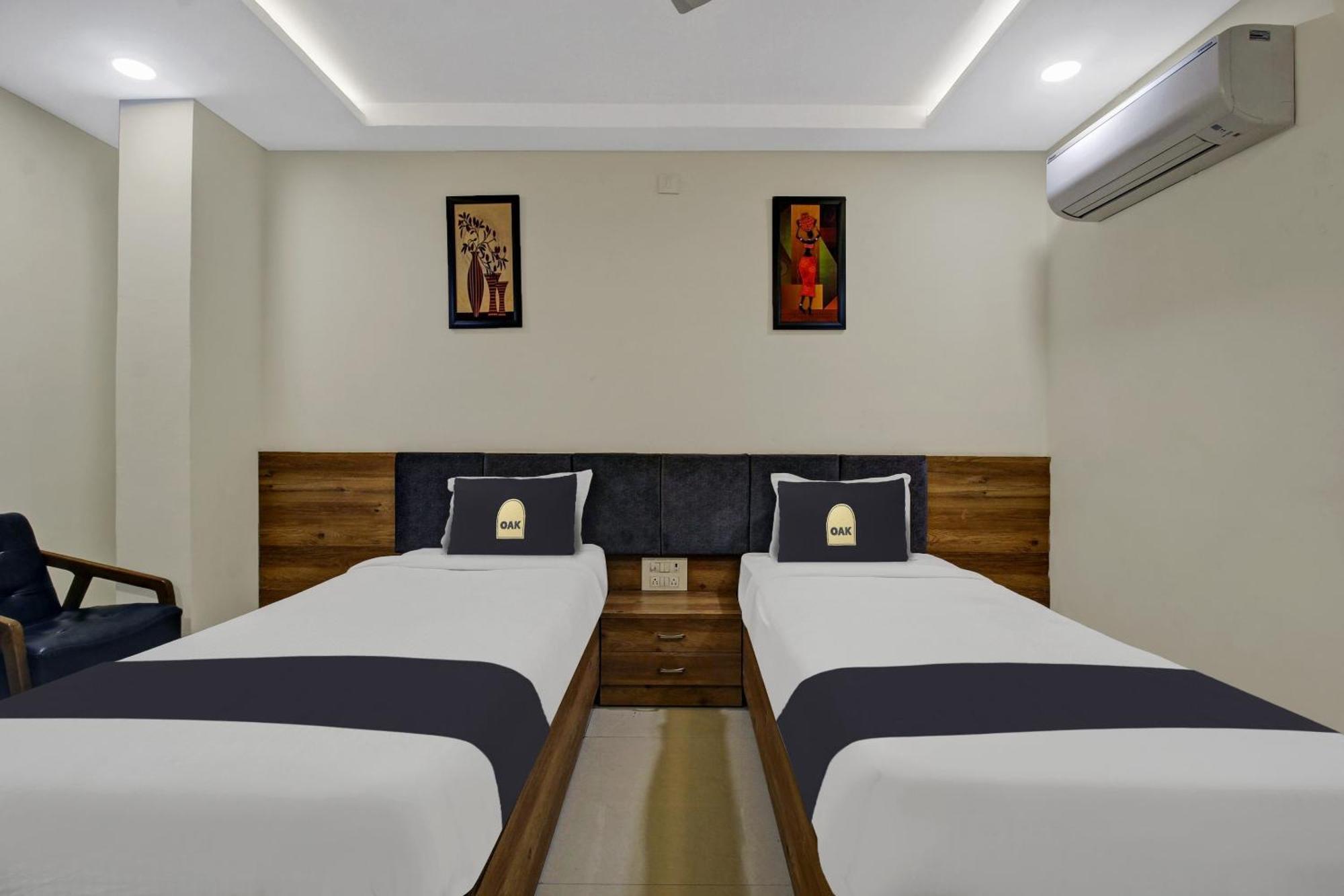 Collection O Hotel Swagath Pride Mancherāl Esterno foto